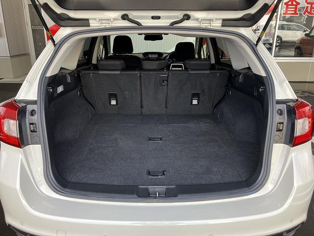 レヴォーグ １．６ＧＴアイサイト　Ｖスポーツ　４ＷＤ　ＥＴＣ　バックカメラ　サイドカメラ　ナビ　ＴＶ　クリアランスソナー　オートクルーズコントロール　レーンアシスト　衝突被害軽減システム　アルミホイール　オートライト　ＬＥＤヘッドランプ（17枚目）