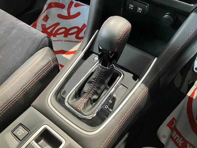 必ず使用するシフトレバー。確りと確認したいですね。