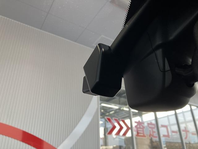 ドライブレコーダーもついています！もし事故を起こしてしまったら。そんな時に心強い味方になるのが、運転の記録を映像と音で記録するドライブレコーダーです。