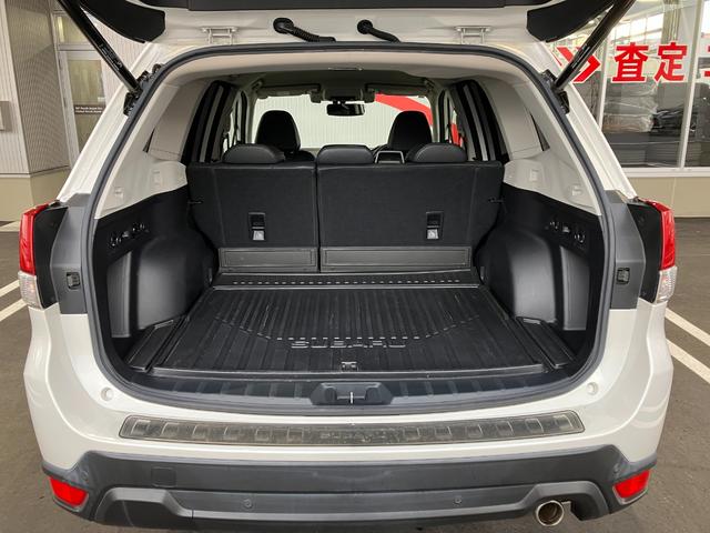 フォレスター プレミアム 衝突軽減B 横滑り防止 盗難防止装置 アイドリングストップ付 エアバッグ 電動パワーシート LEDライト 車線逸脱警報 クルコン オートライト 4WD ABS Sカメラ スマートキー オートエアコン(9枚目)