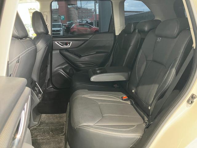 フォレスター プレミアム 衝突軽減B 横滑り防止 盗難防止装置 アイドリングストップ付 エアバッグ 電動パワーシート LEDライト 車線逸脱警報 クルコン オートライト 4WD ABS Sカメラ スマートキー オートエアコン(32枚目)