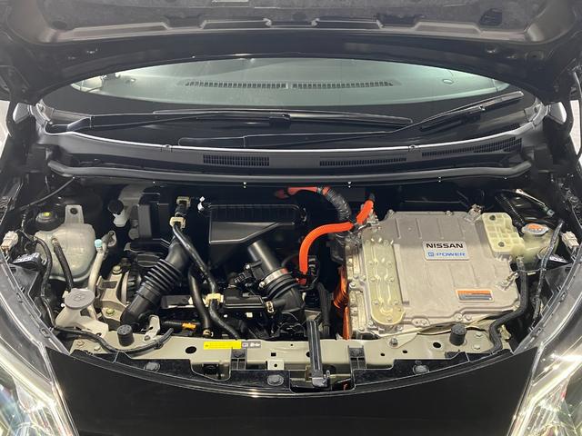 車検などの整備工場はもちろん、ボディー鈑金塗装の鈑金工場も隣接し保有しております。お客様の愛車を自社で作業するアフター設備を設けておりますので、お乗り頂いた後もご安心してお任せ下さい！