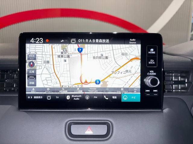 ヴェゼル ｅ：ＨＥＶ　Ｚ　４ＷＤ　バックカメラ　クリアランスソナー　オートクルーズコントロール　レーンアシスト　衝突被害軽減システム　ナビ　ＴＶ　オートライト　ＬＥＤヘッドランプ　電動リアゲート　アルミホイール　スマートキー（4枚目）
