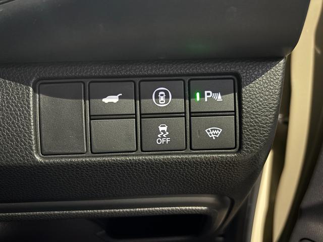 ヴェゼル ｅ：ＨＥＶ　Ｚ　４ＷＤ　バックカメラ　クリアランスソナー　オートクルーズコントロール　レーンアシスト　衝突被害軽減システム　ナビ　ＴＶ　オートライト　ＬＥＤヘッドランプ　電動リアゲート　アルミホイール　スマートキー（11枚目）