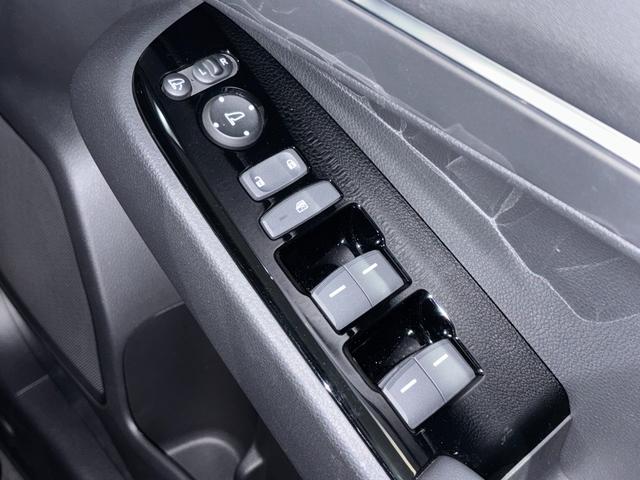 ヴェゼル ｅ：ＨＥＶ　Ｚ　４ＷＤ　バックカメラ　クリアランスソナー　オートクルーズコントロール　レーンアシスト　衝突被害軽減システム　ナビ　ＴＶ　オートライト　ＬＥＤヘッドランプ　電動リアゲート　アルミホイール　スマートキー（12枚目）