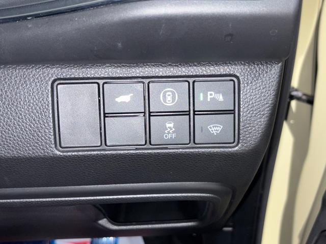 ヴェゼル ｅ：ＨＥＶ　Ｚ　４ＷＤ　バックカメラ　クリアランスソナー　オートクルーズコントロール　レーンアシスト　衝突被害軽減システム　ナビ　ＴＶ　オートライト　ＬＥＤヘッドランプ　電動リアゲート　アルミホイール　スマートキー（42枚目）