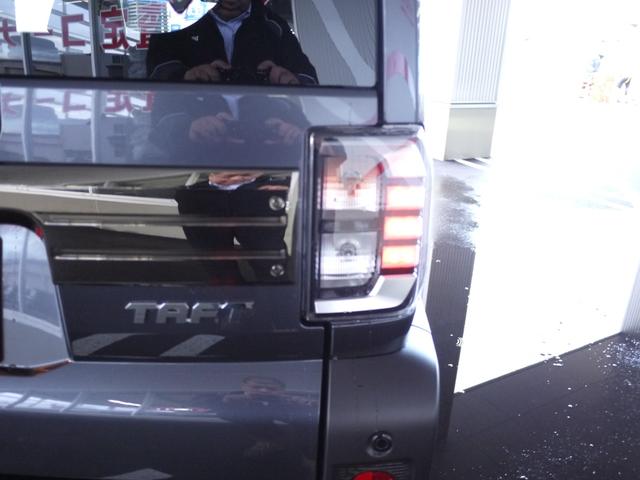 タフト Ｇ　ダーククロムベンチャー　誤発進抑制機能　オートクルーズ　フルタイム４ＷＤ　車線逸脱警報　横滑り防止　スカイルーフ　衝突安全ボディ　アイドリングストップ車　シートＨ　ルーフレール　インテリキー　エアバック　盗難防止装置　ＡＢＳ（22枚目）