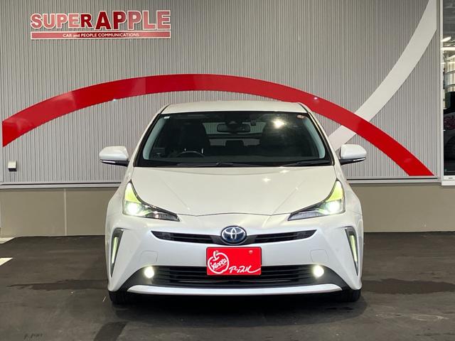 プリウス ＳセーフティプラスＩＩ　４ＷＤ　ドライブレコーダー　ＥＴＣ　クリアランスソナー　レーンアシスト　オートクルーズコントロール　衝突被害軽減システム　バックカメラ　ナビ　ＴＶ　アルミホイール　オートマチックハイビーム（12枚目）