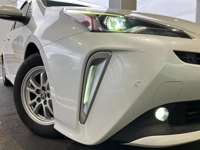 プリウス ＳセーフティプラスＩＩ　４ＷＤ　ドライブレコーダー　ＥＴＣ　クリアランスソナー　レーンアシスト　オートクルーズコントロール　衝突被害軽減システム　バックカメラ　ナビ　ＴＶ　アルミホイール　オートマチックハイビーム（26枚目）