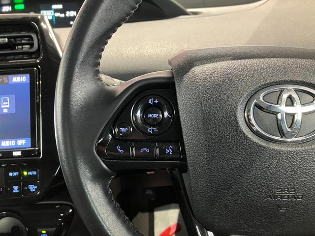 プリウス ＳセーフティプラスＩＩ　４ＷＤ　ドライブレコーダー　ＥＴＣ　クリアランスソナー　レーンアシスト　オートクルーズコントロール　衝突被害軽減システム　バックカメラ　ナビ　ＴＶ　アルミホイール　オートマチックハイビーム（33枚目）