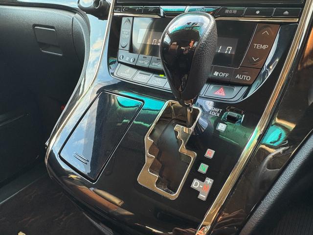 アルファード ２４０Ｓ　タイプゴールドＩＩ　１０インチナビ・フルセグＴＶ　後席フリップダウンモニター　バックカメラ　Ｂｌｕｅｔｏｏｔｈ　ＥＴＣ　ドライブレコーダー　サンルーフ（15枚目）