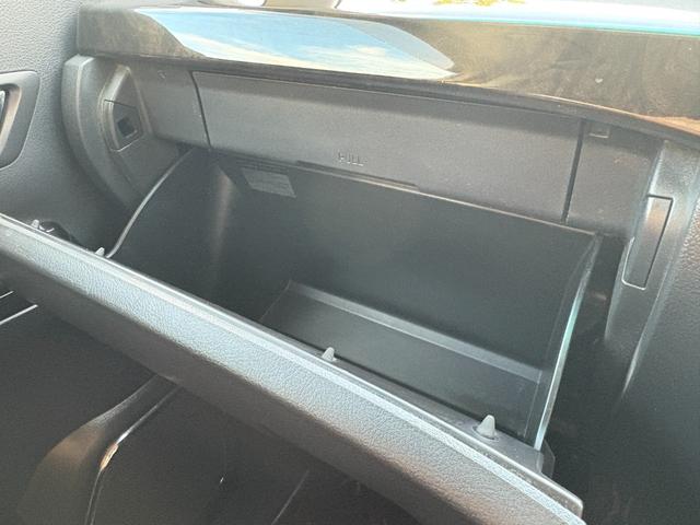 アルファード ２４０Ｓ　タイプゴールドＩＩ　１０インチナビ・フルセグＴＶ　後席フリップダウンモニター　バックカメラ　Ｂｌｕｅｔｏｏｔｈ　ＥＴＣ　ドライブレコーダー　サンルーフ（16枚目）