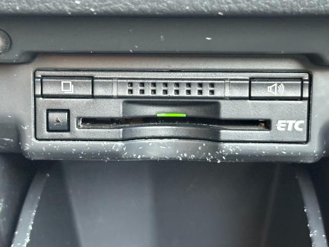アルファード ２４０Ｓ　タイプゴールドＩＩ　１０インチナビ・フルセグＴＶ　後席フリップダウンモニター　バックカメラ　Ｂｌｕｅｔｏｏｔｈ　ＥＴＣ　ドライブレコーダー　サンルーフ（23枚目）