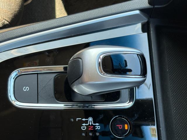 シャトル ハイブリッド　ホンダセンシング　４ＷＤ　社外ナビ　バックカメラ　ＥＴＣ　Ｂｌｕｅｔｏｏｔｈ　ドラレコ前後（14枚目）