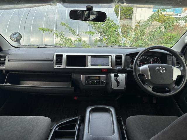 ハイエースワゴン ＧＬ　４ＷＤ　１０人乗り　ＴＶ、ナビ　Ｂｌｕｅｔｏｏｔｈ　キーレス　オートライト　バックカメラ（11枚目）