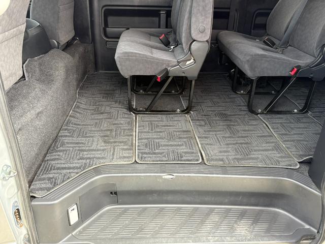 ハイエースワゴン ＧＬ　４ＷＤ　１０人乗り　ＴＶ、ナビ　Ｂｌｕｅｔｏｏｔｈ　キーレス　オートライト　バックカメラ（29枚目）