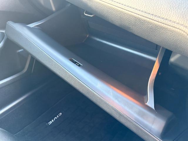 シビック ハッチバック 6速マニュアル 純正ナビ Bluetooth バックカメラ ドライブレコーダー 純正アルミ プッシュスタート スマートキー クルーズコントロール ETC シートヒーター(18枚目)