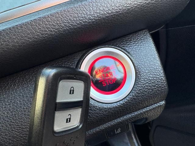 シビック ハッチバック 6速マニュアル 純正ナビ Bluetooth バックカメラ ドライブレコーダー 純正アルミ プッシュスタート スマートキー クルーズコントロール ETC シートヒーター(32枚目)