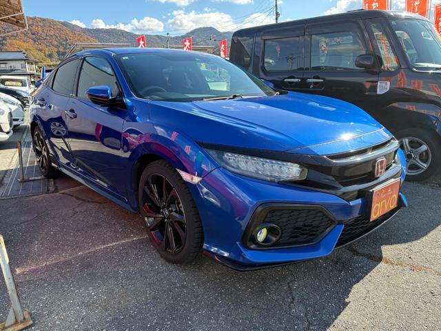 シビック ハッチバック　純正ナビ・フルセグＴＶ　シートヒーター　バックカメラ　クルーズコントロール　ＥＴＣ　ＬＥＤヘッドライト　ホンダセンシング（4枚目）