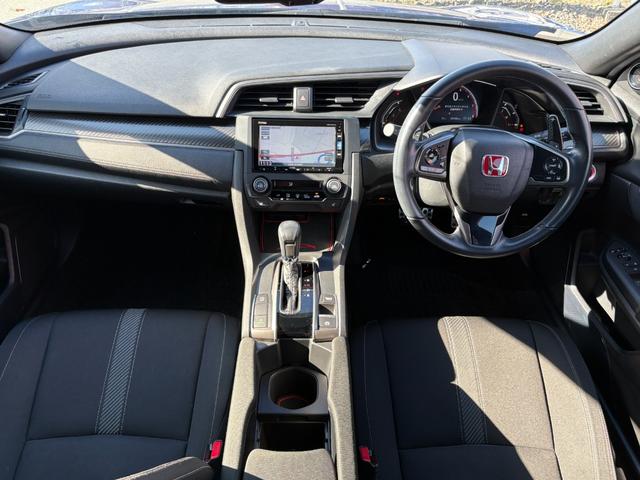 シビック ハッチバック　純正ナビ・フルセグＴＶ　シートヒーター　バックカメラ　クルーズコントロール　ＥＴＣ　ＬＥＤヘッドライト　ホンダセンシング（8枚目）