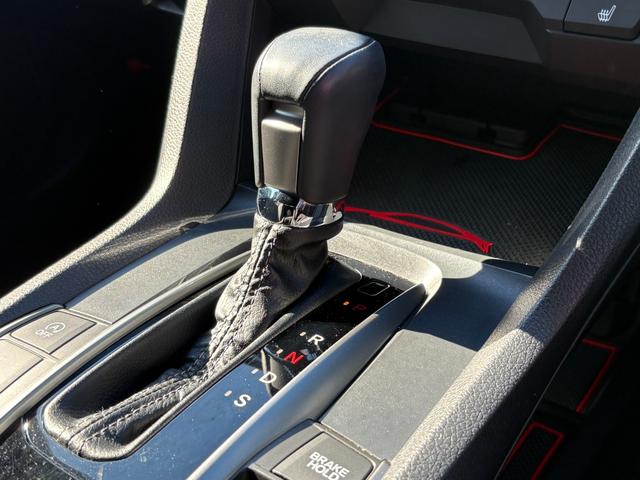 シビック ハッチバック　純正ナビ・フルセグＴＶ　シートヒーター　バックカメラ　クルーズコントロール　ＥＴＣ　ＬＥＤヘッドライト　ホンダセンシング（13枚目）