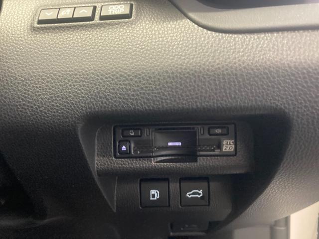 クラウンクロスオーバー ＲＳアドバンスド　４ＷＤ　ＬＥＤヘッドライト　パワーシート　バックカメラ　Ｂｌｕｅｔｏｏｔｈ接続　ＵＳＢ　デジタルインナーミラー　シートヒーター（14枚目）