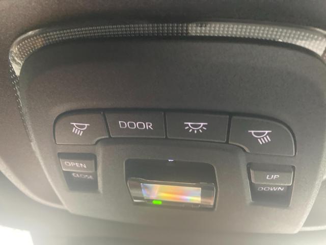 クラウンクロスオーバー ＲＳアドバンスド　４ＷＤ　ＬＥＤヘッドライト　パワーシート　バックカメラ　Ｂｌｕｅｔｏｏｔｈ接続　ＵＳＢ　デジタルインナーミラー　シートヒーター（24枚目）