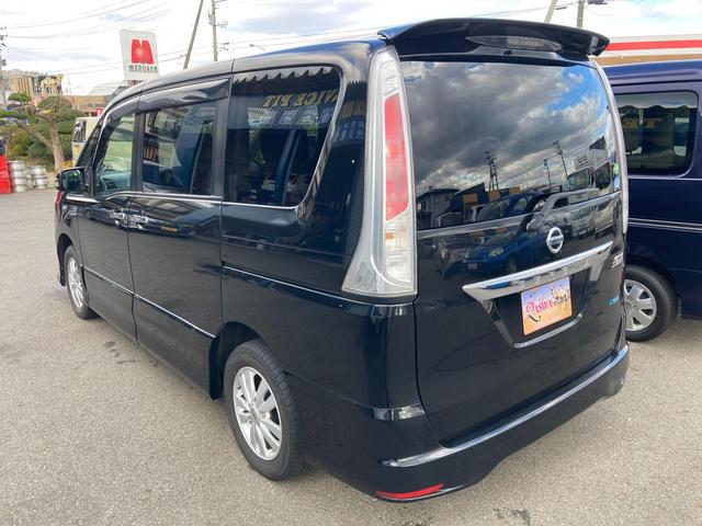 セレナ ハイウェイスター　Ｖセレクション　４ＷＤ　アルミホイール　スマートキー　クルーズコントロール　両側電動スライドドア　ＨＩＤ　寒冷地仕様　３列シート　ウォークスルー（6枚目）