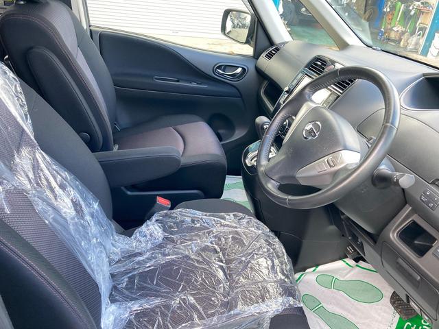 セレナ ハイウェイスター　Ｖセレクション　４ＷＤ　アルミホイール　スマートキー　クルーズコントロール　両側電動スライドドア　ＨＩＤ　寒冷地仕様　３列シート　ウォークスルー（7枚目）