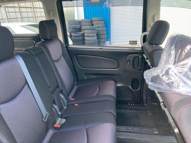 セレナ ハイウェイスター　Ｖセレクション　４ＷＤ　アルミホイール　スマートキー　クルーズコントロール　両側電動スライドドア　ＨＩＤ　寒冷地仕様　３列シート　ウォークスルー（10枚目）