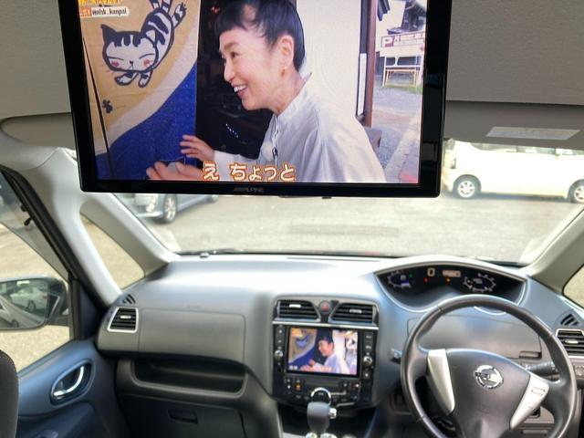 セレナ ハイウェイスター　Ｖセレクション　４ＷＤ　アルミホイール　スマートキー　クルーズコントロール　両側電動スライドドア　ＨＩＤ　寒冷地仕様　３列シート　ウォークスルー（13枚目）