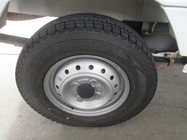 キャリイトラック ＫＣエアコン・パワステ　４ＷＤ　５速マニュアル　エアコン　パワステ　三方開　ラジオ　社外作業灯　切替４ＷＤ（28枚目）