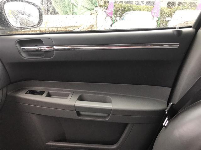 ナビ 革シート バックカメラ AW クルコン AC AT セダン HID 左ハンドル パワーウィンドウ(20枚目)