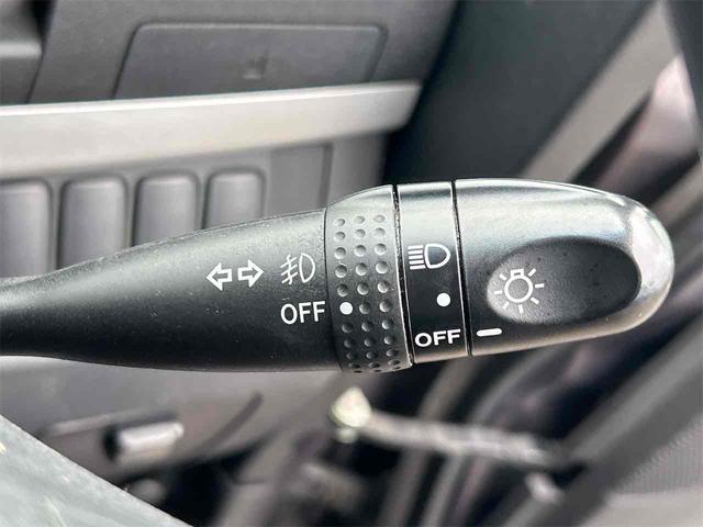 ムーヴ カスタム　Ｘ　４ＷＤ　ＨＩＤ　スマートキー　電動格納ミラー　ベンチシート　ＣＶＴ　盗難防止システム　ＡＢＳ　ＣＤ　ＭＤ　ミュージックプレイヤー接続可　アルミホイール　衝突安全ボディ　エアコン　パワーステアリング（8枚目）