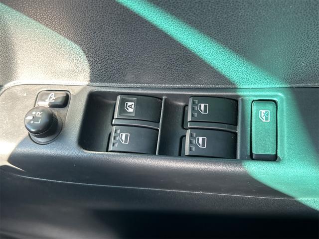 ムーヴコンテ カスタム　Ｘ　４ＷＤ　ＨＩＤ　スマートキー　電動格納ミラー　ベンチシート　ＣＶＴ　盗難防止システム　ＡＢＳ　ＣＤ　衝突安全ボディ　エアコン　パワーステアリング　パワーウィンドウ（10枚目）