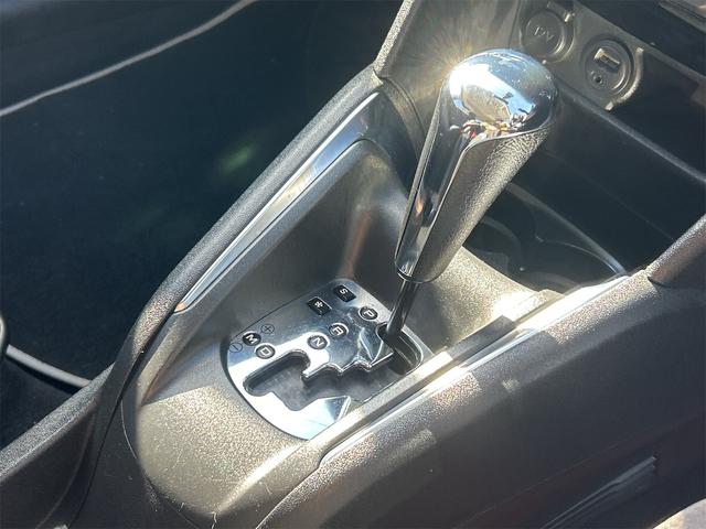 シフトレバー。ぜひ一度お客様の目で確認してください。
