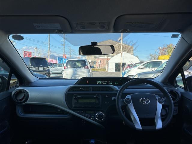 アクア S アルミホイール キーレスエントリー 電動格納ミラー CVT 衝突安全ボディ ABS ESC CD ミュージックプレイヤー接続可 エアコン パワーステアリング パワーウィンドウ(2枚目)