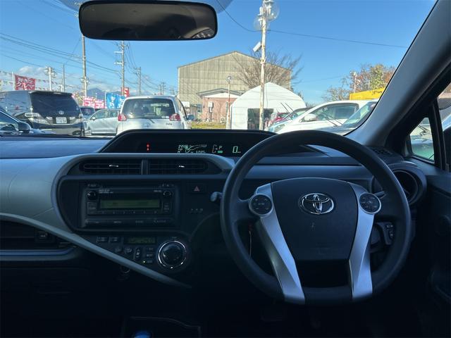 アクア S アルミホイール キーレスエントリー 電動格納ミラー CVT 衝突安全ボディ ABS ESC CD ミュージックプレイヤー接続可 エアコン パワーステアリング パワーウィンドウ(3枚目)