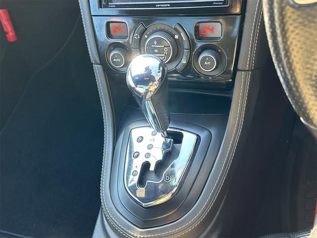 発進時や後退時に必ず操作するレバーです。操作のしやすさが肝になってきます。ぜひ一度体感してください。