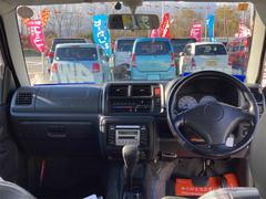 毎回座るフロントシート。運転席は必ず使用する部分ですので、座り心地が重要です！ 2