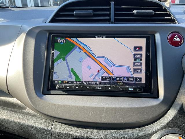 フィット G・10thアニバーサリー ETC フルセグナビ スマートキー 電動格納ミラー CVT 盗難防止システム 衝突安全ボディ ABS CD USB Bluetooth エアコン パワーステアリング パワーウィンドウ(4枚目)