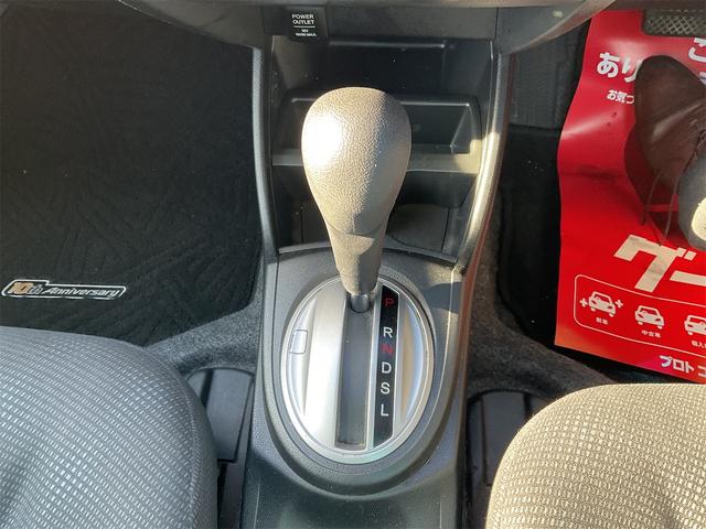 フィット G・10thアニバーサリー ETC フルセグナビ スマートキー 電動格納ミラー CVT 盗難防止システム 衝突安全ボディ ABS CD USB Bluetooth エアコン パワーステアリング パワーウィンドウ(7枚目)