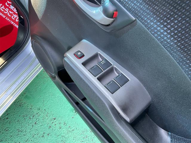 フィット G・10thアニバーサリー ETC フルセグナビ スマートキー 電動格納ミラー CVT 盗難防止システム 衝突安全ボディ ABS CD USB Bluetooth エアコン パワーステアリング パワーウィンドウ(10枚目)