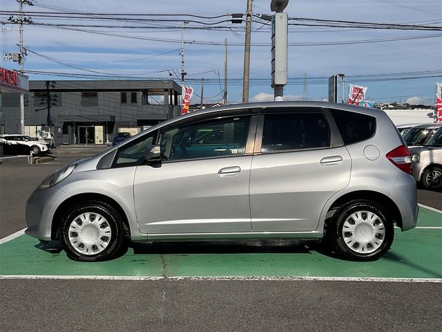 フィット G・10thアニバーサリー ETC フルセグナビ スマートキー 電動格納ミラー CVT 盗難防止システム 衝突安全ボディ ABS CD USB Bluetooth エアコン パワーステアリング パワーウィンドウ(14枚目)