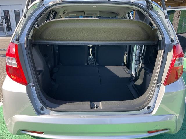 フィット G・10thアニバーサリー ETC フルセグナビ スマートキー 電動格納ミラー CVT 盗難防止システム 衝突安全ボディ ABS CD USB Bluetooth エアコン パワーステアリング パワーウィンドウ(21枚目)