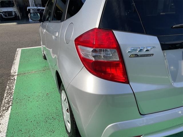 フィット G・10thアニバーサリー ETC フルセグナビ スマートキー 電動格納ミラー CVT 盗難防止システム 衝突安全ボディ ABS CD USB Bluetooth エアコン パワーステアリング パワーウィンドウ(24枚目)