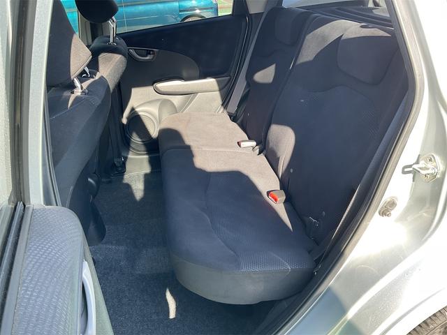 フィット G・10thアニバーサリー ETC フルセグナビ スマートキー 電動格納ミラー CVT 盗難防止システム 衝突安全ボディ ABS CD USB Bluetooth エアコン パワーステアリング パワーウィンドウ(28枚目)