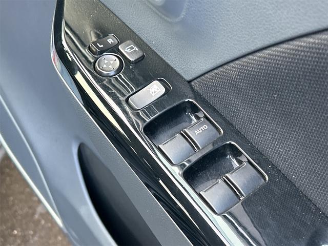 ワゴンＲスティングレー スティングレー　Ｘ　４ＷＤ　１ＤＩＮオーディオ　オートライト　シートヒーター　衝突被害軽減システム　アイドリングストップ　横滑り防止機能　オートエアコン　プッシュスタート　スマートキー　純正アルミホイール　盗難防止システム（23枚目）