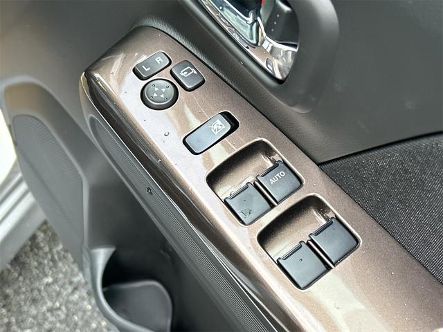 ワゴンＲカスタムＺ ＨＹＢＲＩＤ　ＺＸ　４ＷＤ　シートヒーター　オートライト　衝突被害軽減システム　アイドリングストップ　横滑り防止機能　クルーズコントロール　オートエアコン　プッシュスタート　スマートキー　純正アルミホイール　盗難防止システム（22枚目）