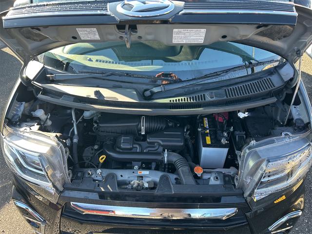 タント カスタムＸ　４ＷＤ　ナビ　パノラマビューモニター　両側パワースライドドア　オートライト　衝突被害軽減システム　アイドリングストップ　横滑り防止機能　プッシュスタート　スマートキー　オートエアコン　盗難防止システム（16枚目）